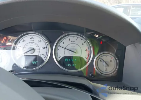 2010 Chrysler Town & Country Touring z USA, uszkodzony, nr VIN 2A4RR5D1XAR252790